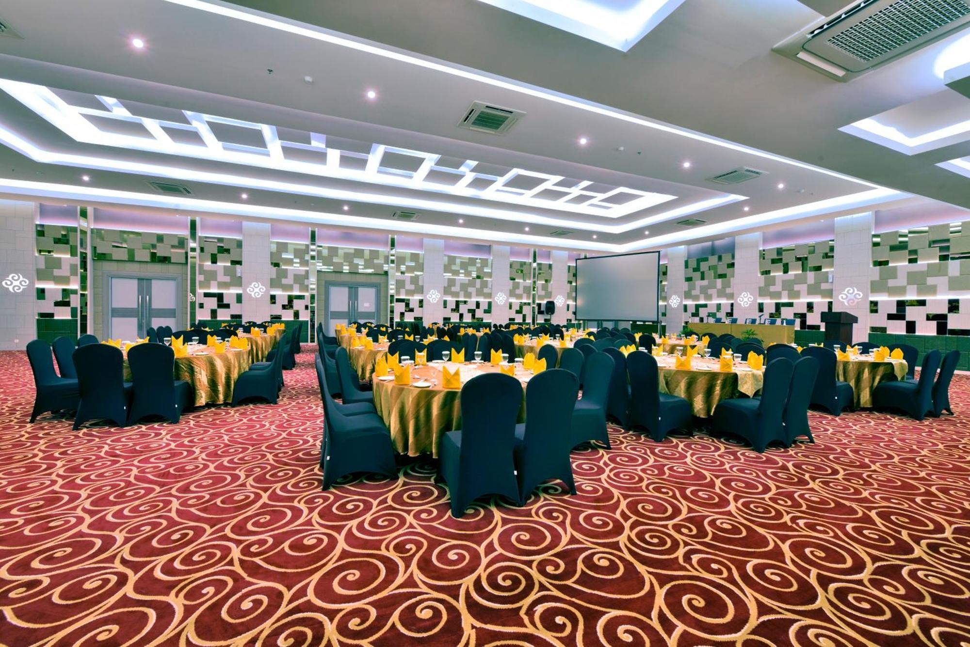 Tjokro Hotel Pekanbaru Eksteriør billede