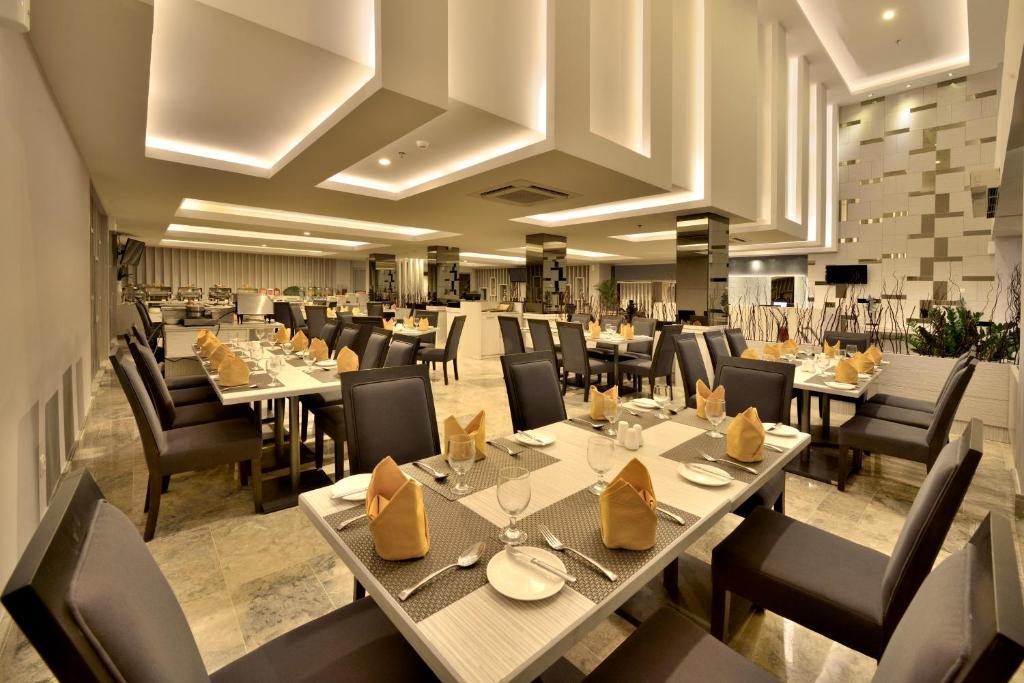 Tjokro Hotel Pekanbaru Eksteriør billede